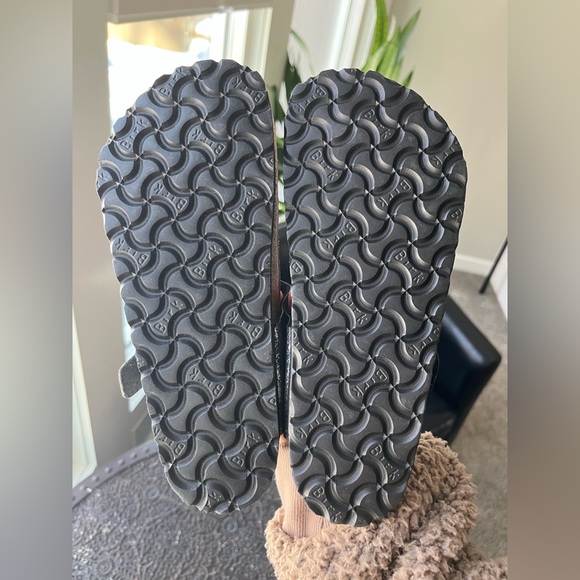 BIRKENSTOCK GIZEH SANDALS IN METALLIC BLACK 35 US 4-4.5 US - Picture 5 of 6